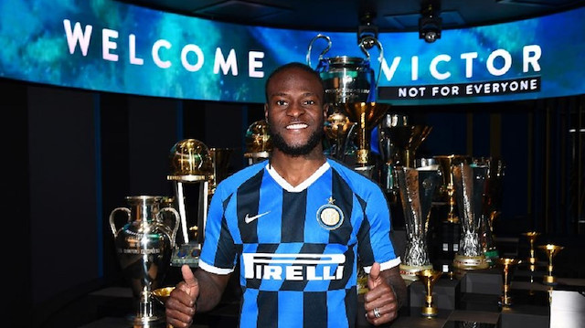 Victor Moses, Inter'le resmi sözleşme imzaladı.