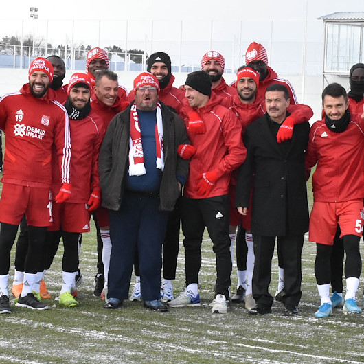 Fenomen simitçi sabaha kadar buradayız Ahmet Sivasspor idmanında