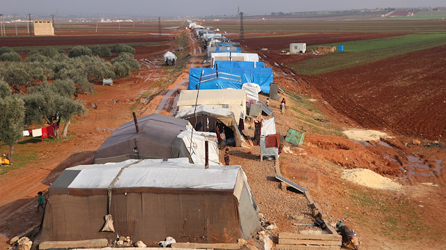 Syrian civilians living at the camp set up on railway

