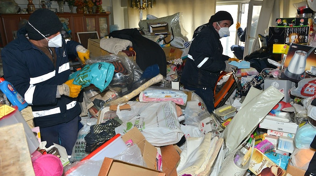 Yaşlı kadının evinden 13 ton çöp çıktı: Ekipler şaşkına döndü
