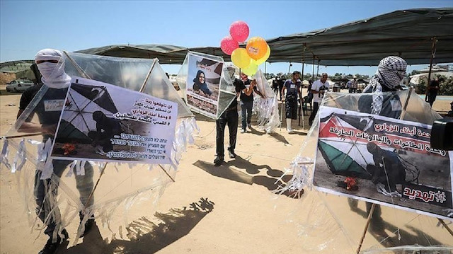 بالونات غزة تحمل متفجرات ورسائل سياسية