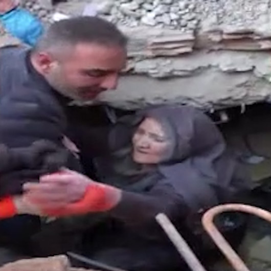 Enkaz altında kalan Hatun Yamışın kurtarılma anı
