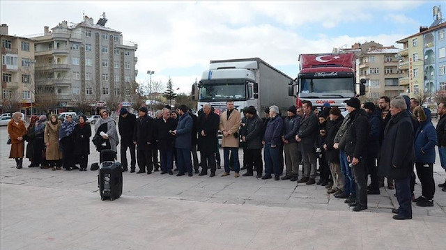3 ولايات تركية ترسل 45 شاحنة مساعدات إنسانية إلى إدلب