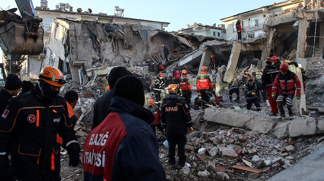 Elazığ’da arama kurtarma çalışmalarında 38 saat geride kaldı.