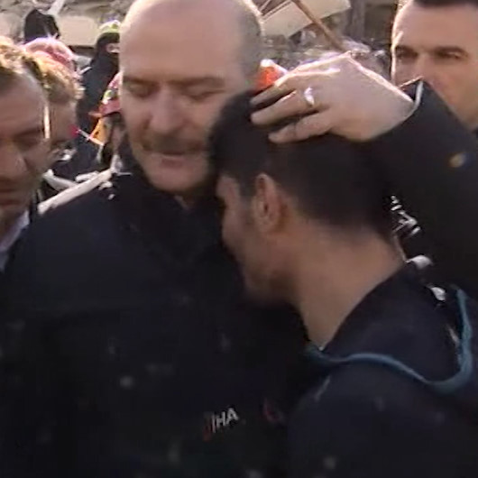 Bakan Soylu enkaz altındaki çifti kurtaran Suriyeli Mahmut ile buluştu