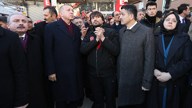 Cumhurbaşkanı Erdoğan, Elazığ ziyaretinde AFAD Başkanı Güllüoğlu'ndan bilgi aldı.