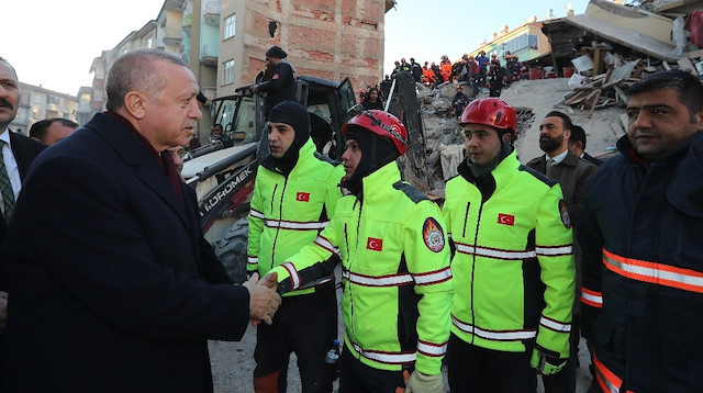 Cumhurbaşkanı Erdoğan deprem bölgesinde incelemelerde bulunmuştu. 