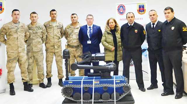 Jandarmaya 4 adet Kaplan Bomba İmha Robotu hediye edildi.