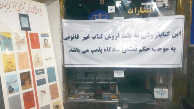16 Ocak’ta kapatılan Endişeye Nev’in kapısına “Yasal olmayan kitaplar satıldığı için kapatıldı” afişi asıldı.