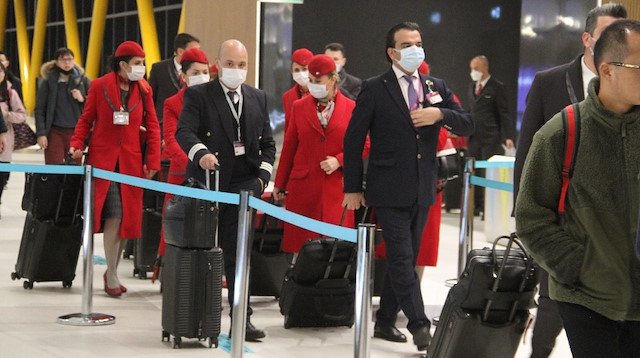 Çin uçuşlarında görevli Türk Hava Yolları ekipleri maske takmaya başladı.