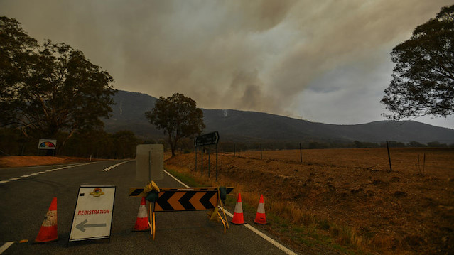 Şu anda ACT hükümeti için orman yangını tehdidinden daha yüksek bir öncelik yok" ifadelerini kullandı.
