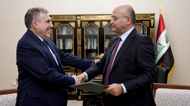 Eski İletişim Bakanı Muhammed Tevfik Allavi, Irak Cumhurbaşkanı Salih'den görevlendirme mektubunu teslim aldı.
