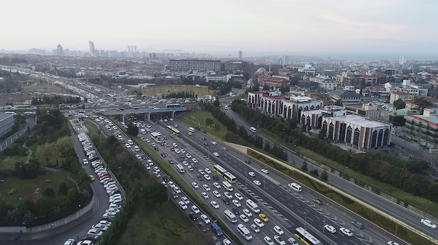 15 Temmuz Şehitler Köprüsü’nde oluşan trafik havadan görüntülendi.