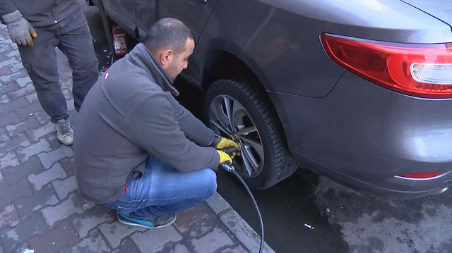 Şehirlerarası yük ve yolcu taşıyan ticari araçlarda zorunlu olan kış lastiği uygulaması 1 Aralık'ta başlamıştı..