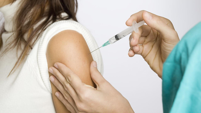 Bilim insanları, aşının bulunması için araştırmalara devam edilmesi gerektiğini söylüyor. 