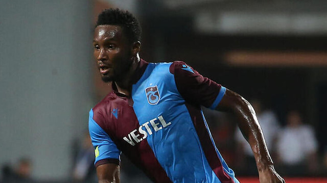 Fenerbahçe maçı sonrası Obi Mikel'in sosyal medya hesabına birçok ırkçı söylem içeren mesaj atılmıştı. Konuyla ilgili açıklama yapan Trabzonspor mesaj atan kişilerle ilgili yasal işlem başlatacağını açıklamıştı.