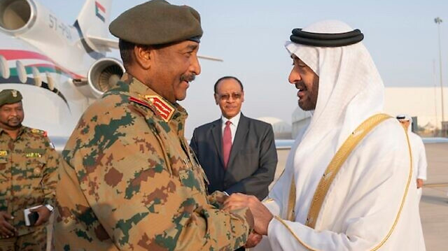 Sudan'da Ömer Beşir'i deviren darbeci Abdulfettah Burhan ile BAE Veliaht Prensi Zayed.