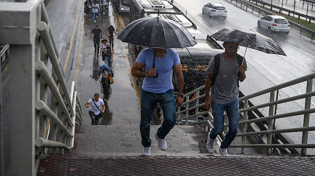 Meteorolojiden İstanbul için kuvvetli yağış uyarısı yapıldı. 