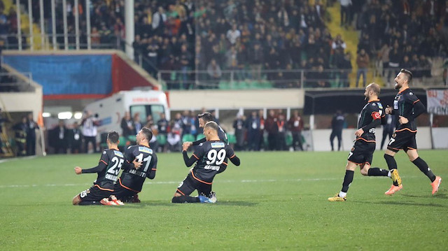 Alanyasporlu futbolcuların gol sevinci