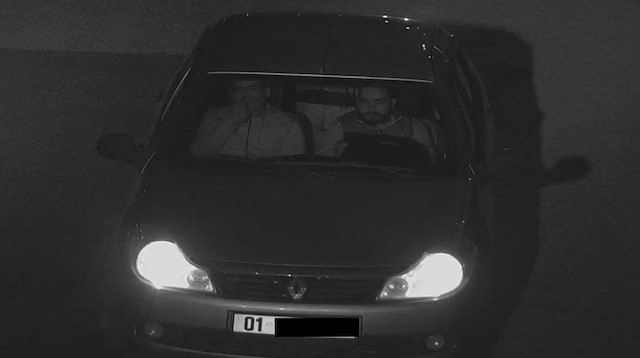 Yakalanan hırsızların çaldıkları araç ile görüntüleri ortaya çıktı.