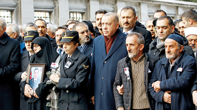 Cumhurbaşkanı Erdoğan şehit Uzman Onbaşı Cihan Erat’ın ailesine baş sağlığında bulundu.