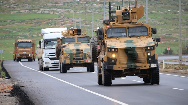 الجيش التركي يرسل تعزيزات ضخمة إلى الحدود مع سوريا