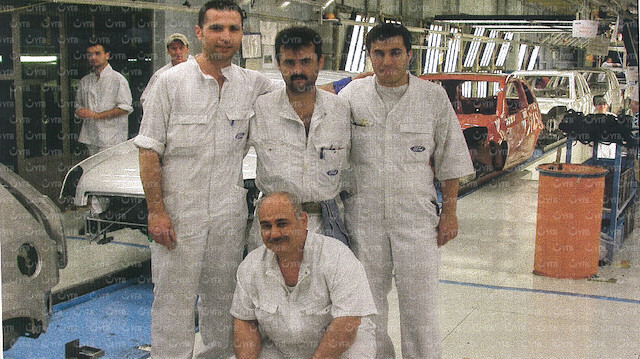 Ford otomobil fabrikasında çalışan Türk işçiler.