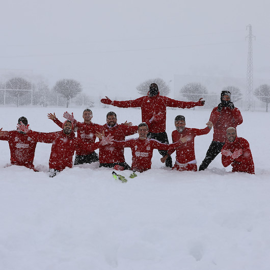 Demir Grup Sivassporlu futbolcuların kar neşesi