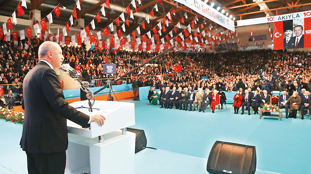 Cumhurbaşkanı Erdoğan, Kahramanmaraş Merkez Spor Kompleksi’nde düzenlenen Kahramanmaraş’ın kurtuluşunun 100.yıldönümü kutlamalarına katıldı.