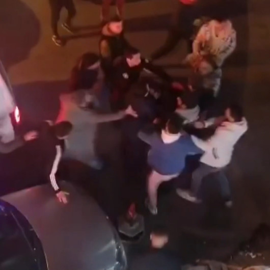 Küçük kız çocuğunu taciz eden şahsa meydan dayağı