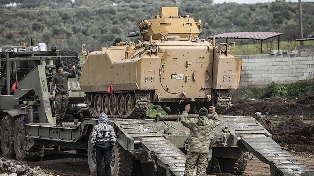 الجيش التركي يعزز صفوف وحداته على الحدود السورية