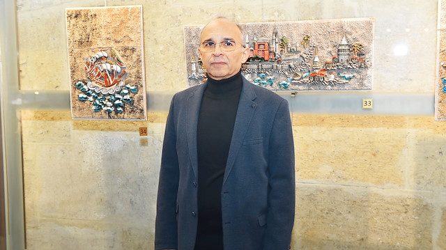Sanatçı Ahmet Nejat Birdevrim Selçuklu, Osmanlı, İstanbul ve deniz etkisindeki topraktan ürettiği 40 yıllık çalışmalarını biraraya getridi.