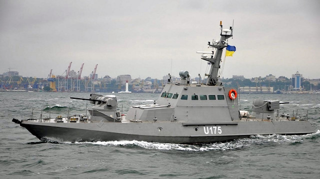 روسيا تحتجز سفينة أوكرانية في بحر أزوف 