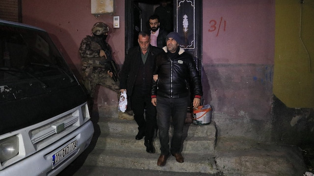 Adana'da sosyal medyada terör propagandası yapan 8 kişi gözaltına alındı