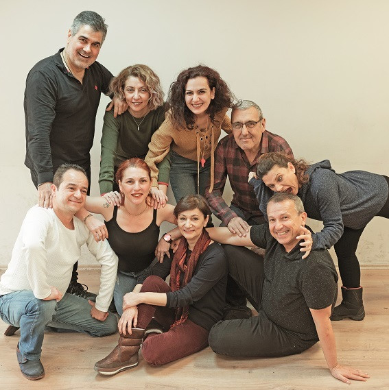 ŞakaŞuka’nın kadrosunda Ahmet Fazıl Ayan, Engin Yüksel, Erdinç Özçil, Sema Tokat, Sinem Tezcan, Yasemin Bayındır, Yıltu Salur, Ziya Esin bulunuyor.