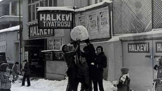 Kitabın içine girdikçe sadece Cumhuriyet dönemi bir kültür tarihçisiyle değil Çelebi bir zatla müşerref olacaksınız.