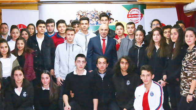 Keçiören Belediye Başkanı Turgut Altınok, İncirli Şehit Furkan Yayla Anadolu Lisesi'ni ziyaret etti.