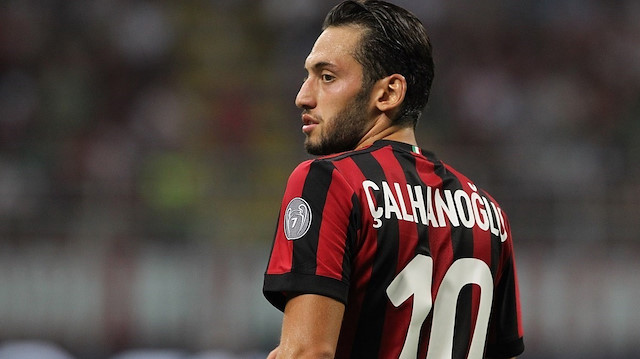 Hakan Çalhanoğlu bu sezon Milan formasıyla çıktığı 23 resmi maçta 5 gol atarken 1 de asist yaptı.