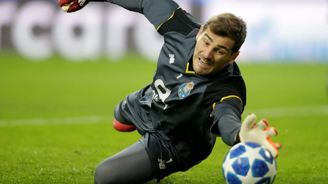 Uzun yıllar Real Madrid kalesini koruyan Casillas son olarak Porto'da forma giymişti.
