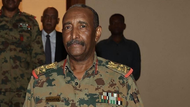  إحالة ضباط بالجيش للتقاعد بينهم مؤيدين للثورة في السودان