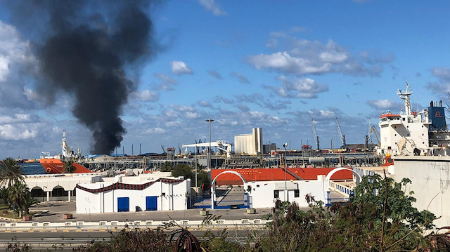 Trablus Limanı'na en az 10 roket düştüğü bildirildi.