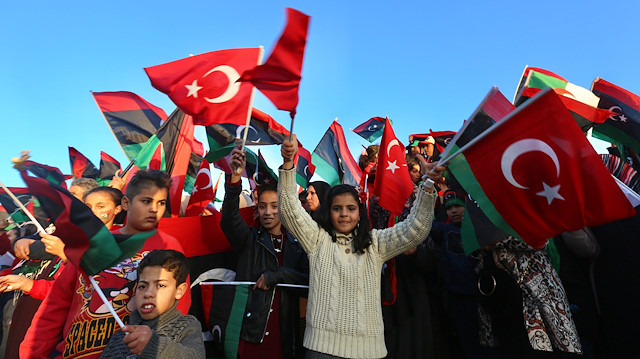 Libyalılar 17 Şubat Devrimi’nin 9’uncu yılını kutlarken Türk bayrakları da açtı