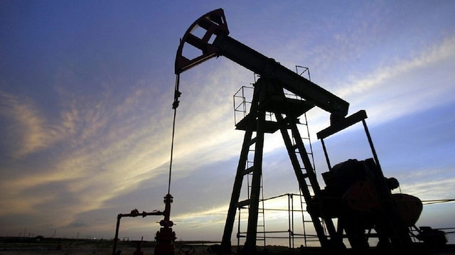 أسعار النفط تهبط وسط تخوفات استمرار تأثر الطلب بفعل كورونا