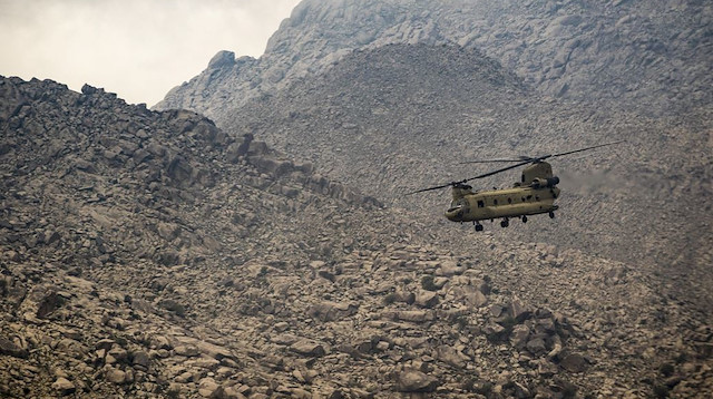 Afgan Milli Ordusuna ait MD-530 tipi askeri helikopter.
