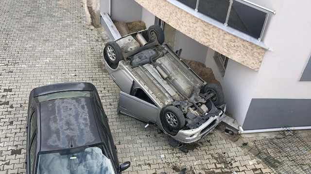 Olayı görenlerin haber vermesi üzerine olay yerine 112 Acil Sağlık ve polis ekipleri sevk edildi.