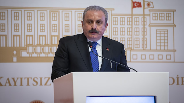 رئيس البرلمان التركي ينتقد تصريحات ماكرون حول "الانفصال الإسلامي"