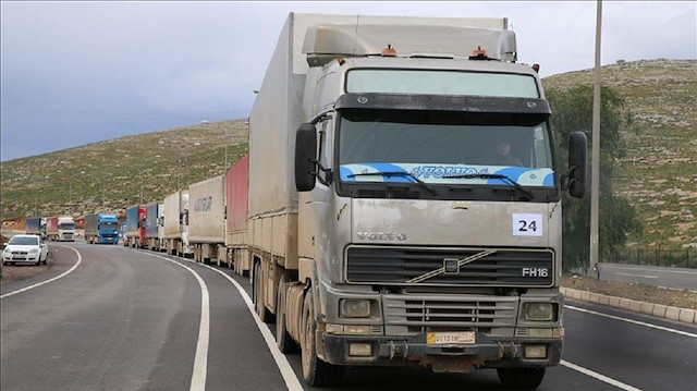 36 شاحنة مساعدات أممية تعبر من تركيا إلى إدلب