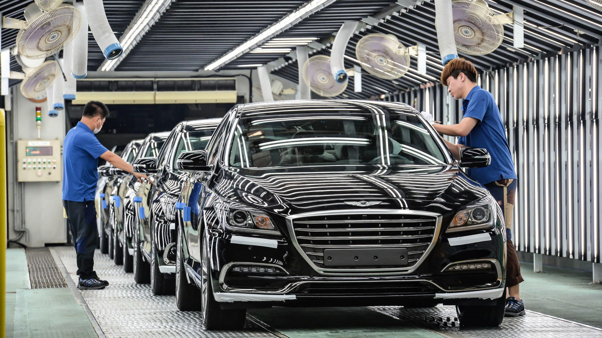 General Motors Çin'deki 15 fabrikasında üretimi yeniden başlatacak.