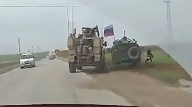 ABD'ye ait zırhlı araç Rus zırhlı aracını yoldan çıkardı