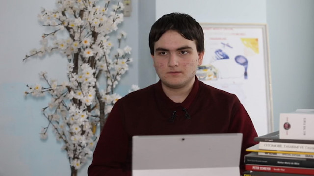 16 yaşındaki otizmli Mehmet Mesut Uygun, çizdiği otomobil modellerini 3D yazıcı sayesinde minyatür hale getiriyor.
